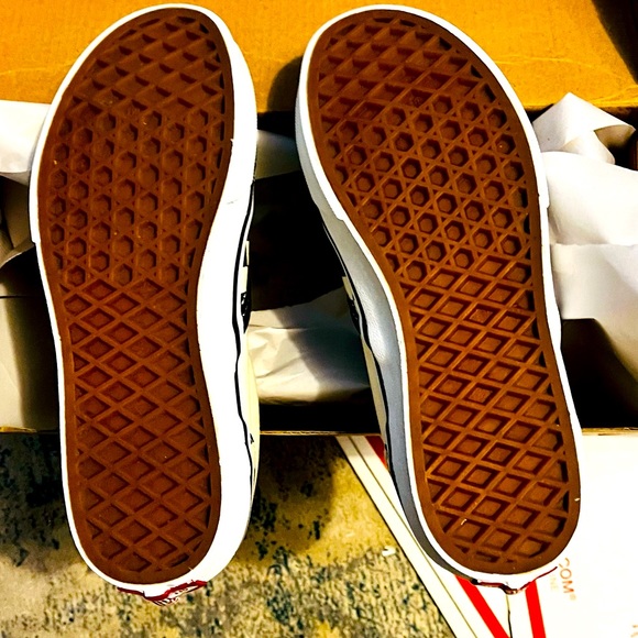 🔥SOLD🔥 Vans Checkerboard Slip-On (Blk/Wt), Size Wmns 4.5 / Youth Size 3:$40 - Picture 9 of 11